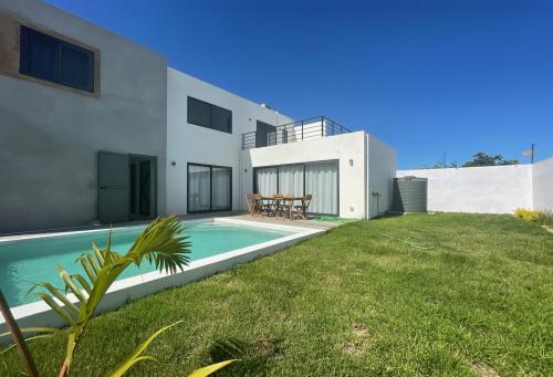  Biens à vendre - Maison / Villa - p-eacutereyb-egravere  